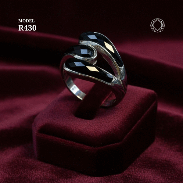 R430 - Blckk Spinel Ring
