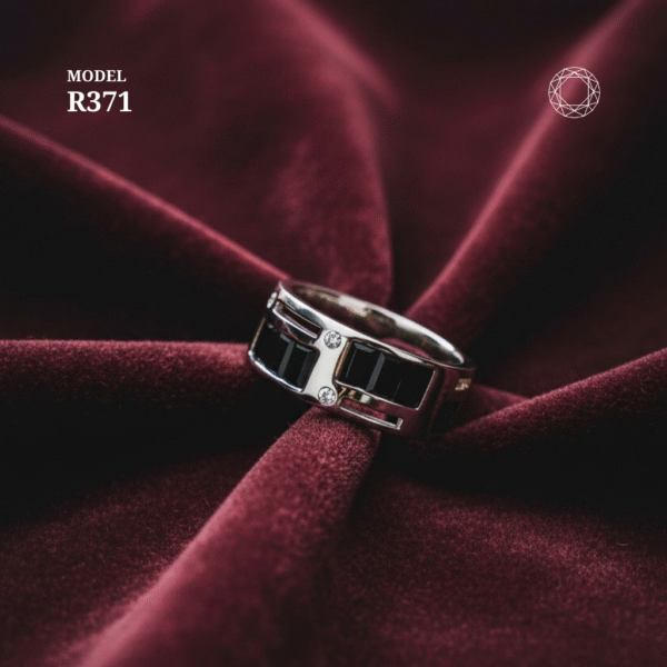R371 - Black Spinel Ring